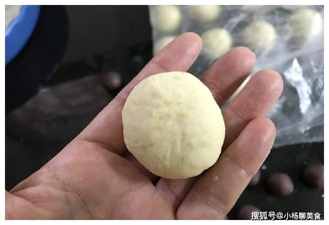 这个面包做法太简单了，不用整形，滚圆就好，放上3天也不硬