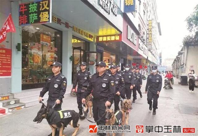 警犬巡防“嗅”出平安