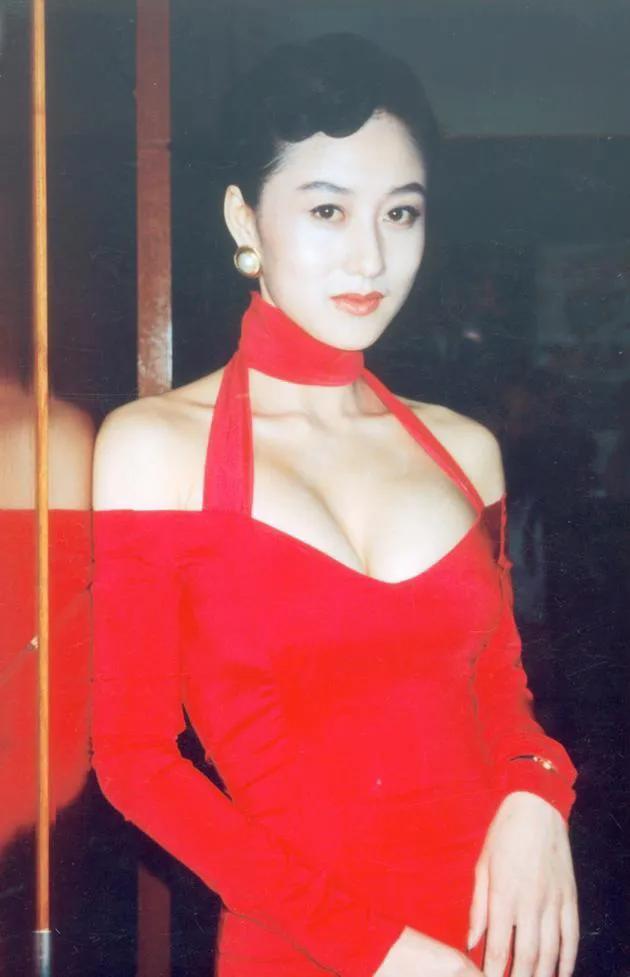 利智年轻时有多美？李连杰为她抛家弃子，何鸿燊想娶她做五姨太