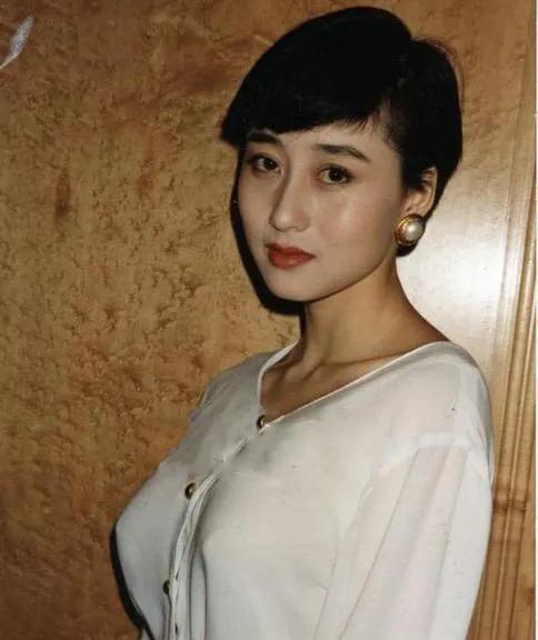 利智年轻时有多美？李连杰为她抛家弃子，何鸿燊想娶她做五姨太