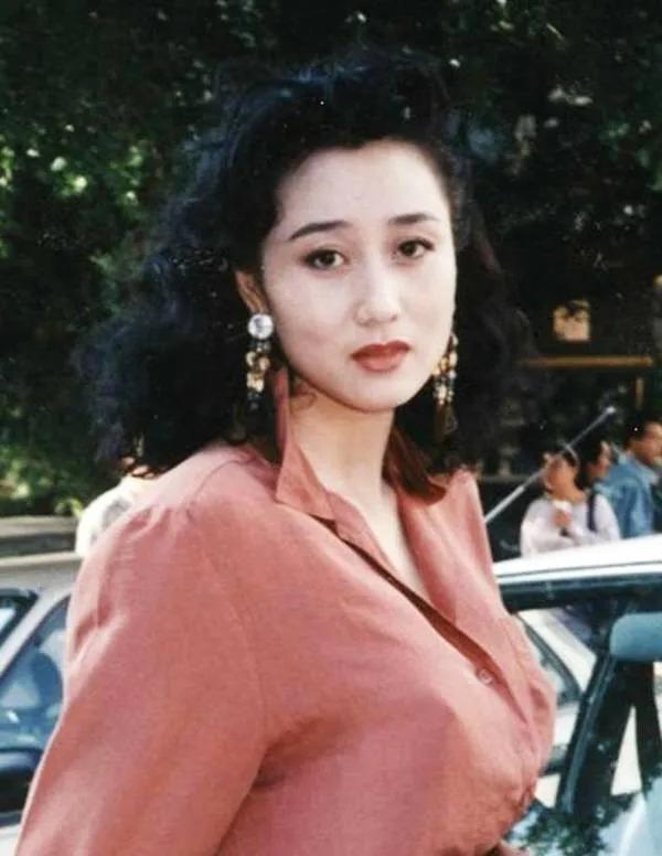 利智年轻时有多美？李连杰为她抛家弃子，何鸿燊想娶她做五姨太