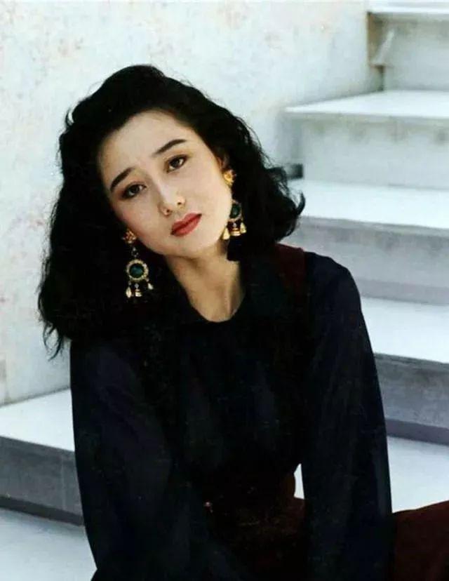 利智年轻时有多美？李连杰为她抛家弃子，何鸿燊想娶她做五姨太