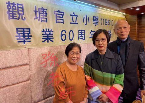 75岁罗家英现身参加同学聚会 老婆汪明荃贴心陪伴恩爱甜蜜