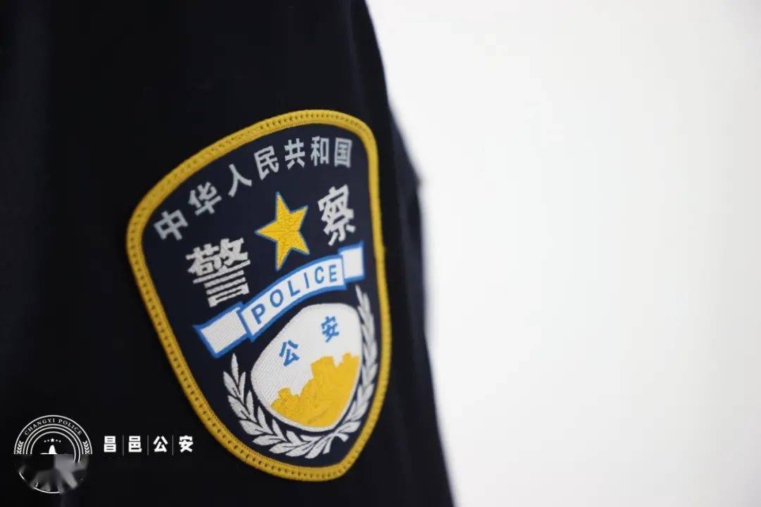 警徽熠熠映初心 礼服英姿昭忠诚