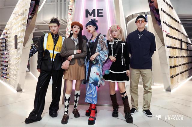 引领时尚风潮 ME+全球首家概念店发布#Z世代穿戴画像#