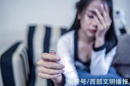 男子夜班回家，看到妻子陪老板睡觉，妻子淡定说道:他比你有用!