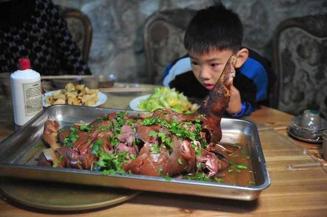 大碗喝酒，大口吃肉是种什么体验？