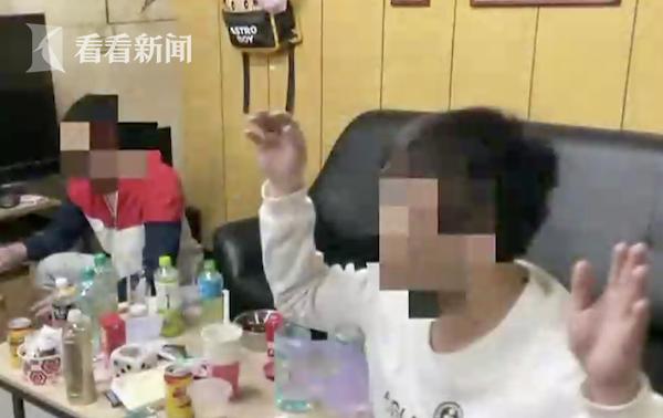 套狗链囚禁铁皮屋!欠了49万 小伙遭绑架凌辱逼债