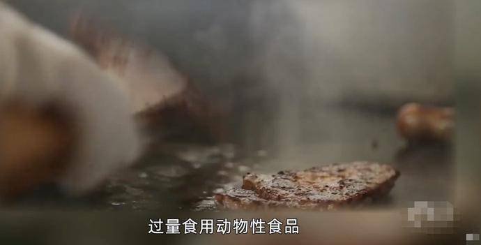 提倡吃素只为立人设？张静初称二十年没吃牛肉，却被扒出吃荤旧照