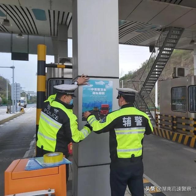 中重型货车在高速上不能超车？正确的做法是↓丨胡椒漫谈