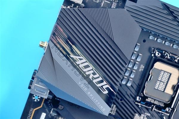 海量的钽电容！技嘉钛雕Z690 AORUS TACHYON图赏