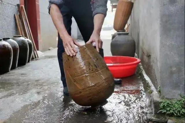 冬天一到，家里又开始酿冬酒了，你家酿的是什么酒