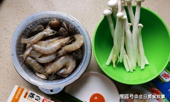 教你在家这样制作海鲜豆腐汤，做法简单，味道鲜美