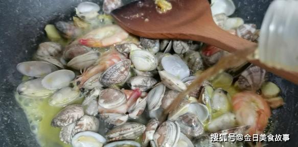 教你在家这样制作海鲜豆腐汤，做法简单，味道鲜美