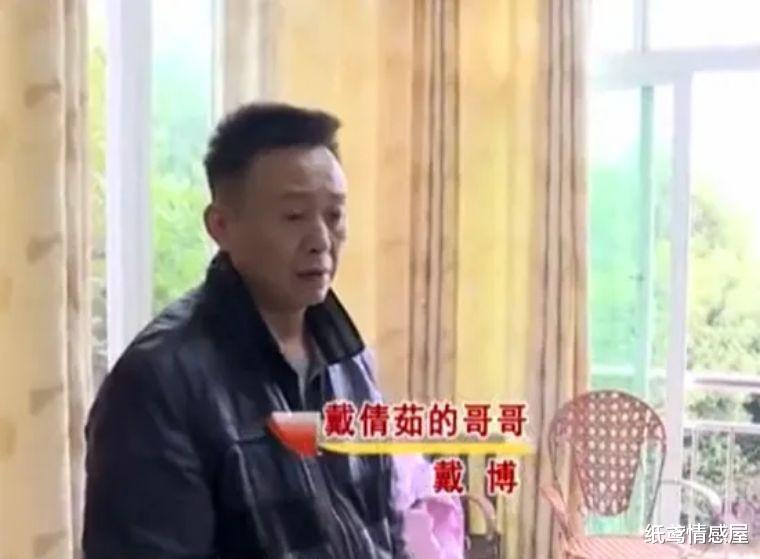 已婚高管爱上小11岁女下属，26年后结婚，养大她的儿子后终被甩