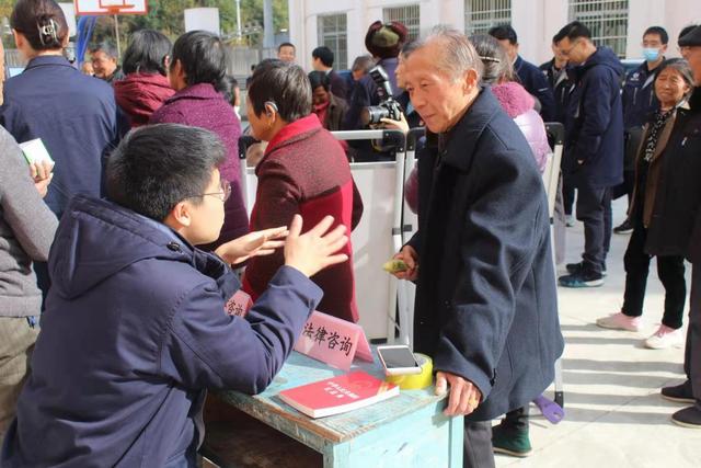 航空工业昌飞集团深入土塘镇官洞村走访调研