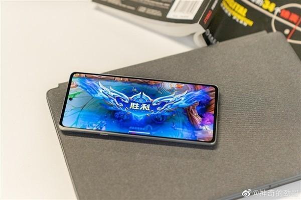 摩托罗拉edgeX30官宣：5000mAh+68W快充