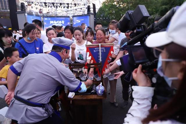 【徽菜行天下】他来了！走进人民大会堂的“曹一担”