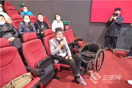 中国无腿登顶珠峰第一人夏伯渝现身昆明 电影《无尽攀登》感动春城