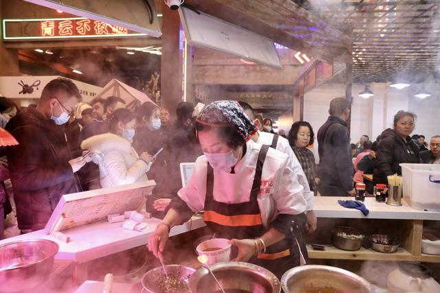 直接上头，贵阳人的“深夜食堂”太安逸咯