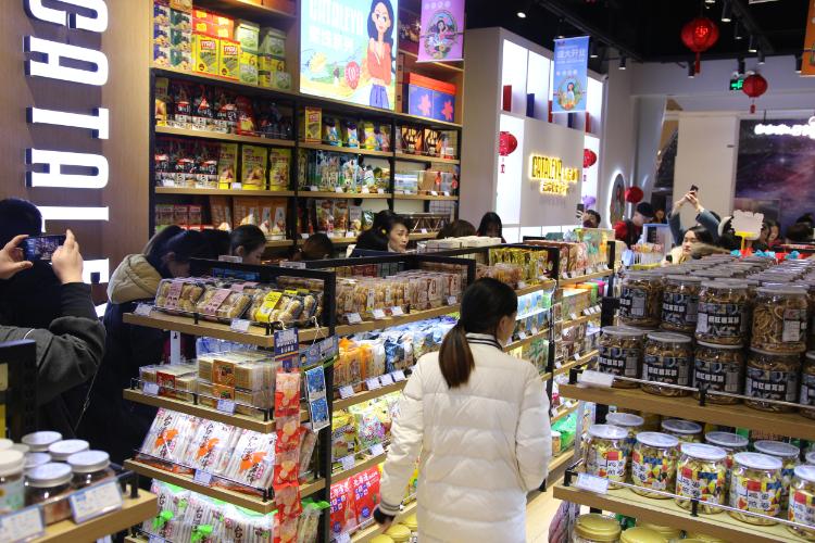 想开进口零食超市如何做好店铺选址？
