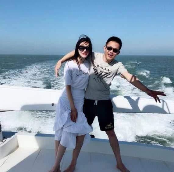 侯勇现任妻子是谁？原来是我们熟悉的她，网友：越娶越嫩