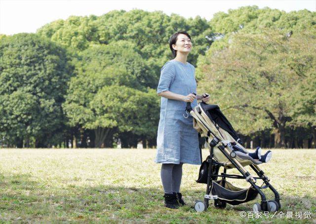 这届年轻人生娃太难，网友：养大一个娃，消灭一个百万富翁