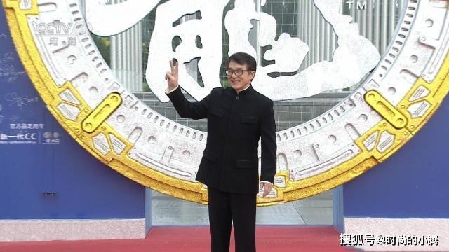 成龙电影周吴京亮相，狄龙携妻走红毯老得不敢认，景甜比刘亦菲仙