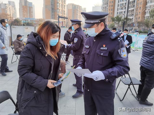 浐灞警方给“文明养犬示范小区”授牌