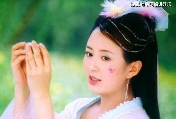 “开始是仙女最后是毒女”的女二，杨童舒是童年阴影，而她是女神