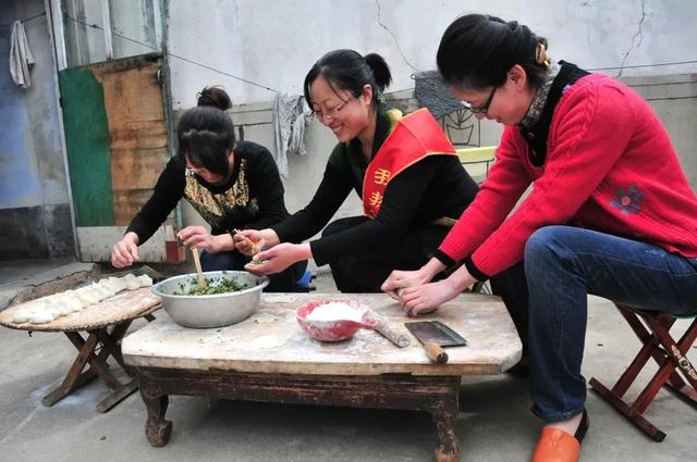 【精致进农家 美丽满庭院】区市篇：乳山市 微力量发挥大作用 小庭院扮靓新生活