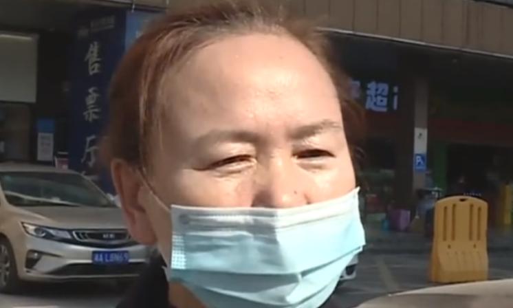 58岁大爷爱上房东，为爱抛弃糟糠之妻 ，执意与相伴30年妻子离婚