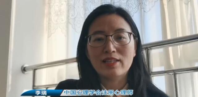 “忘了拿绳”，“就今天没拴”，宠物狗没拴绳，狗主人回答很一致