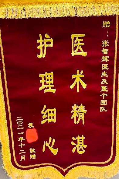 腰痛竟因体内“不定时炸弹”？医生“拆弹”同时为她做肾“搬家”