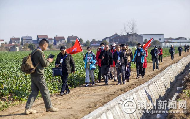 “走基层 看发展 跟着小风乡村行”首站走进江陵县熊河镇