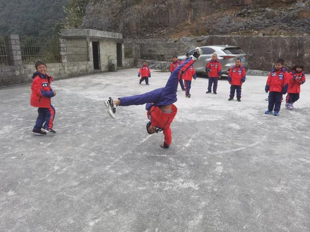 暖冬助学传递爱