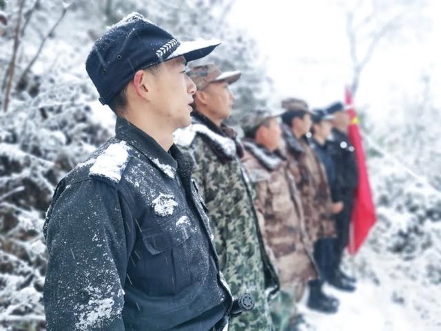 当冬雪白遇上警察蓝，绘就边境线上的绝美风景