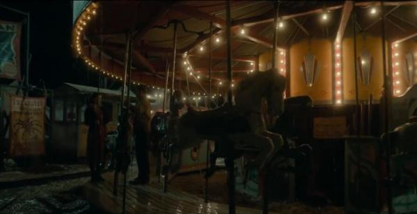 《玉面情魔》发布片段 鲁妮·玛拉与库珀雨夜起舞