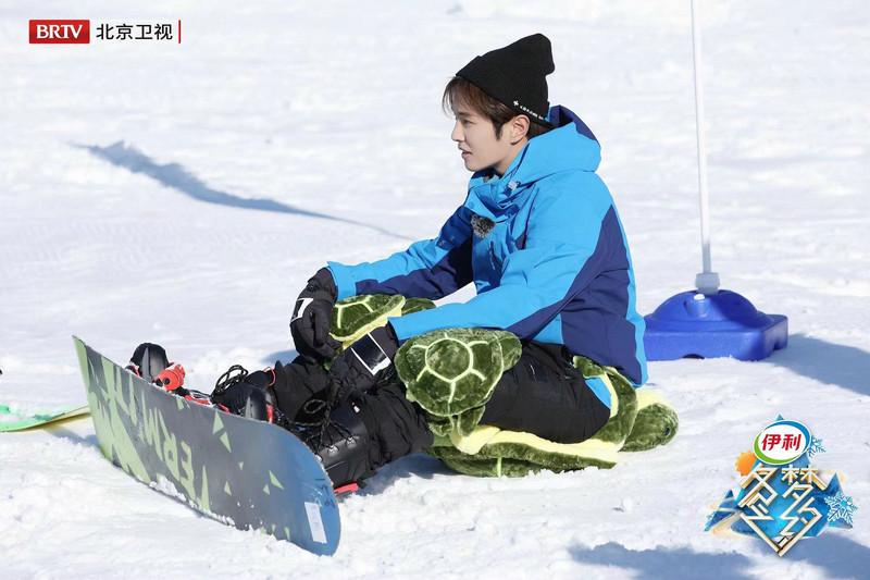 《冬梦之约》第2季李汶翰雪场接连摔跤，滑雪新手刘雨昕化身团宠