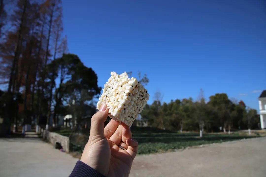 “嘭！”捂住耳朵，金山这里飘来一阵童年美食的香味…