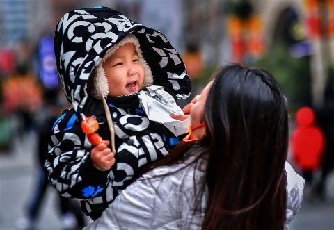 寒潮来袭， 孩子们要注意防寒保暖