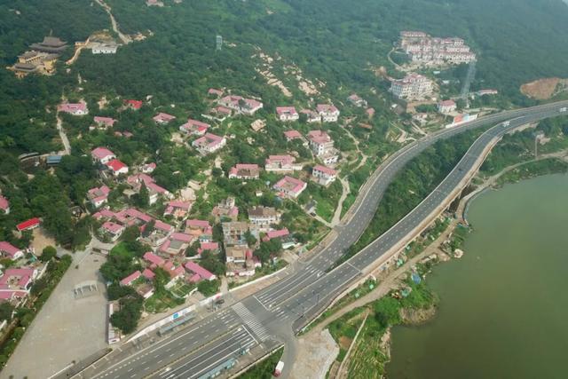 江苏连云港市：半城青山半城海 田园美景映新村