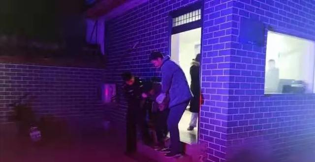 【创满意暖民心】寒冬里，迷路耄耋老人遇到暖心“警”色