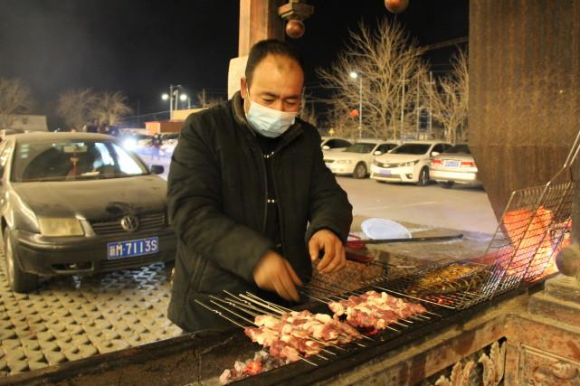 这个夜市，美食与文化齐上阵，热闹非凡