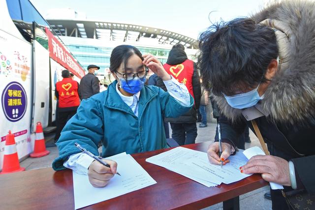 “你是肺癌高危人群吗？”豫鄂两省双肺筛查强基层义诊