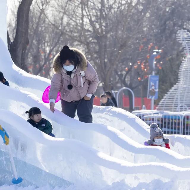 开！园！啦！一起来皮影乐园玩雪吧~