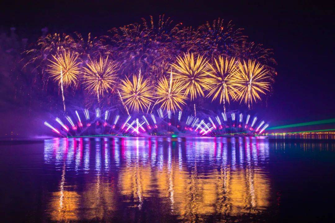 绚烂烟花点亮滴水湖夜空！2022新年烟花秀完美落幕