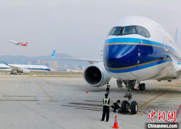南航两架全新大型宽体客机A350同时落户深圳