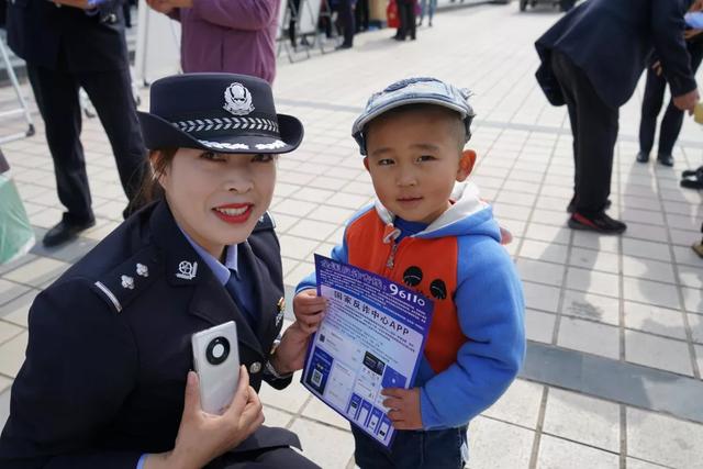 【你好，警察节】我们将这些治愈暖心的笑容送给你