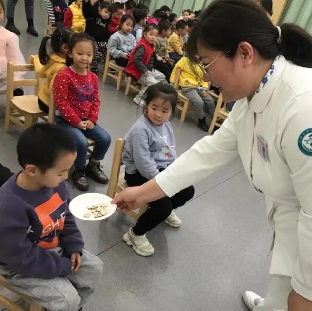 传承中医传统文化 中华国粹浸润童心 淄博市中心医院中医科开展“中医药文化进校园”活动